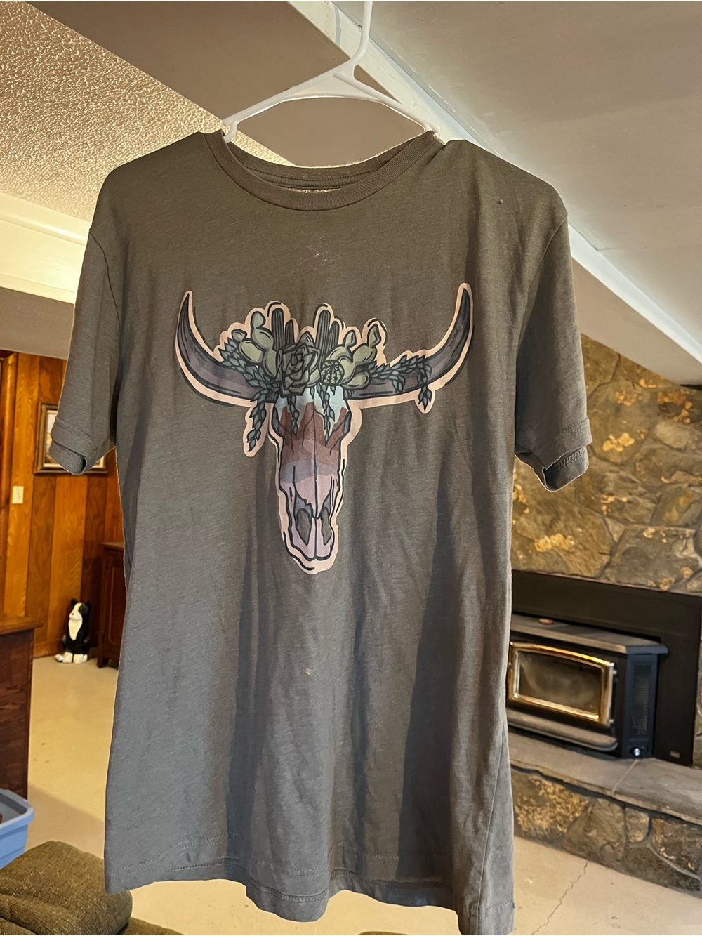 Women’s Short Sleeve Graphic Tee - Olive Green Longhorn Skull